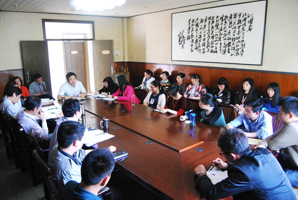 以青春的担当创造精彩人生——我校举办青年教工座谈会 
