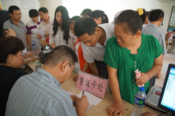 我校喜迎2014级新生入学