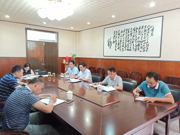 我校党委理论学习中心组召开“讲严立”专题警示教育学习研讨会